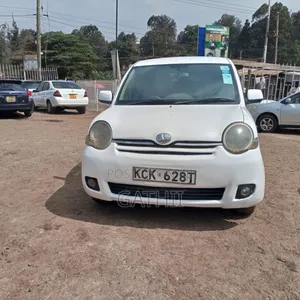Toyota Sienta 2010 White