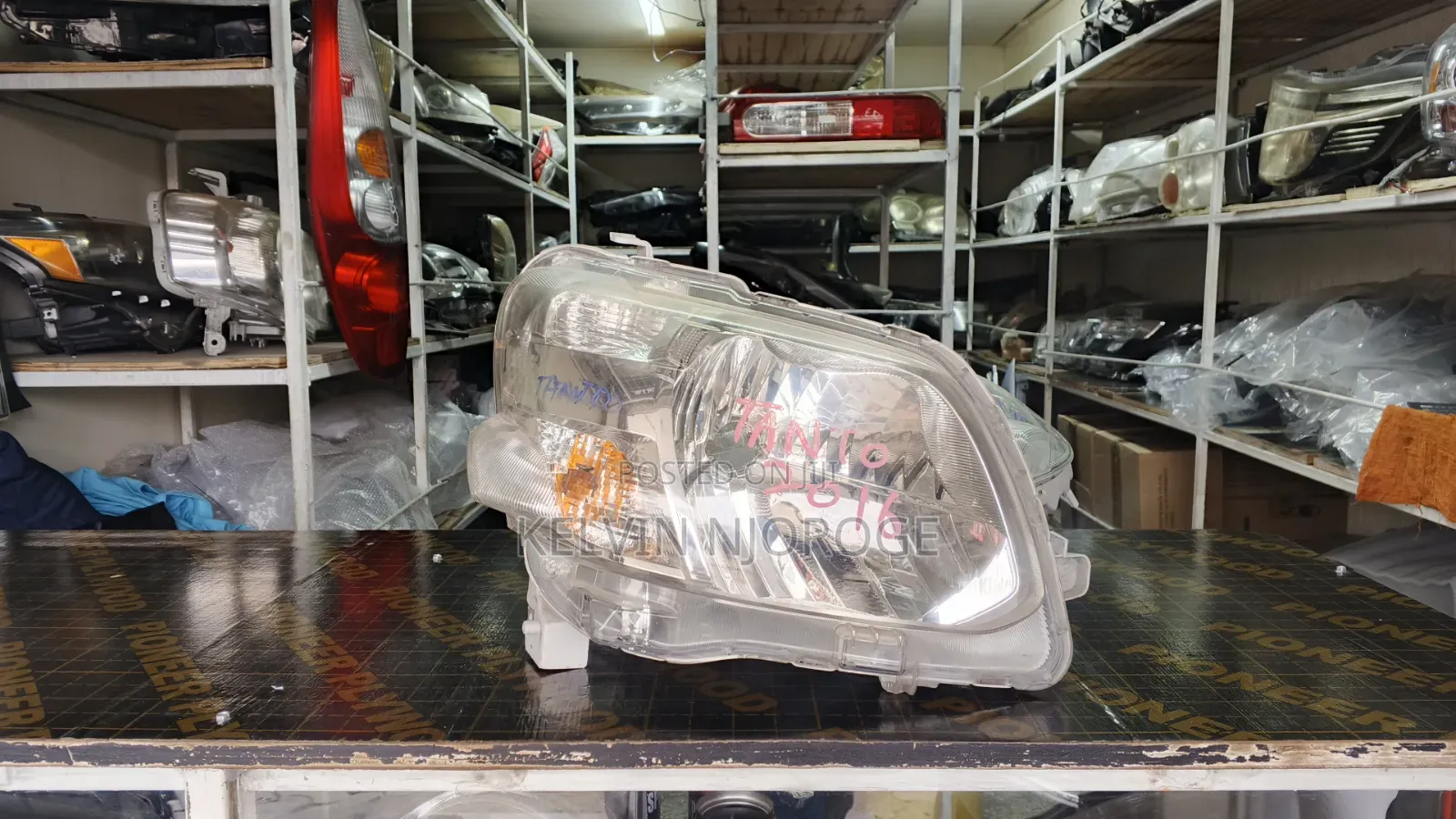 Daihatsu Tanto Headlight