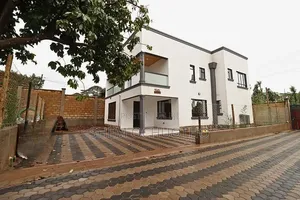 5bdrm Maisonette in Kibiku for sale