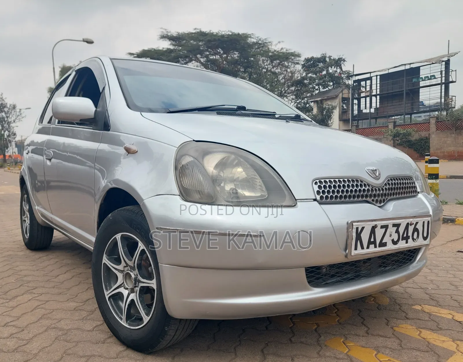 Toyota Vitz 2000 Silver