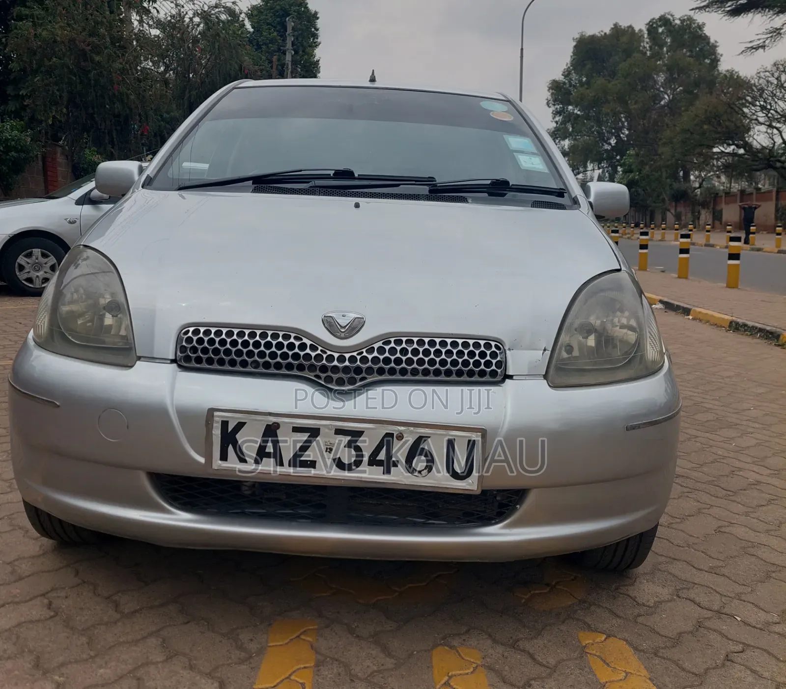 Toyota Vitz 2000 Silver
