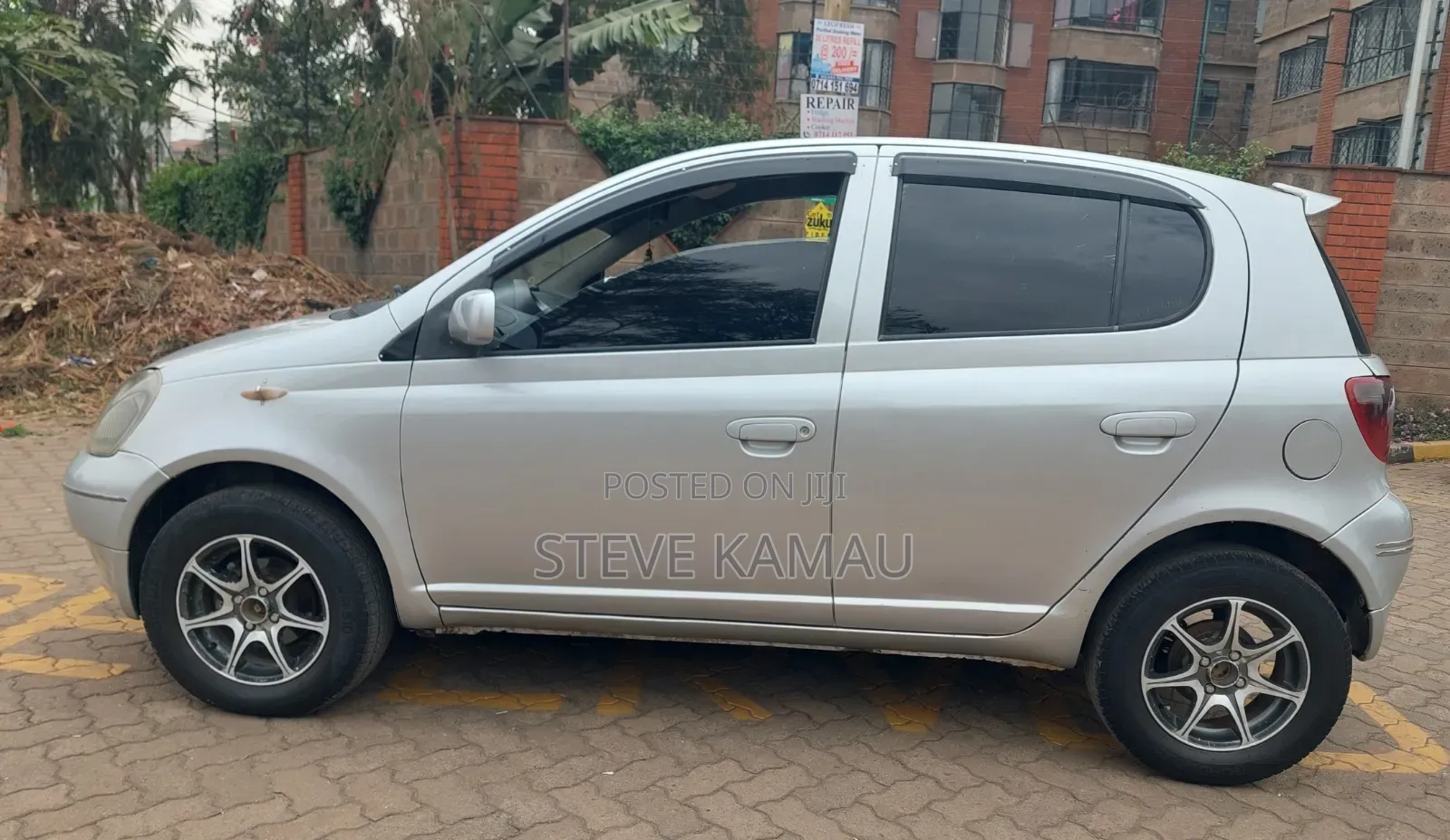 Toyota Vitz 2000 Silver