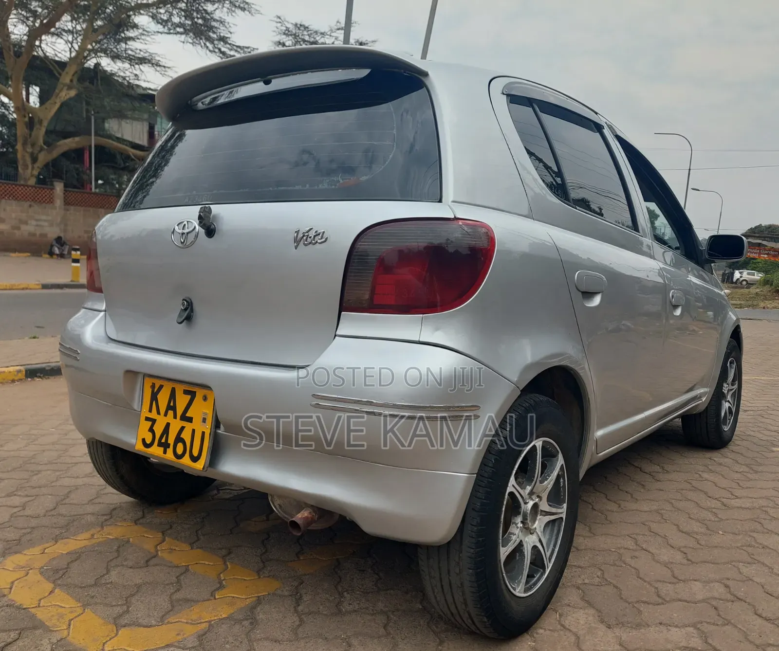 Toyota Vitz 2000 Silver