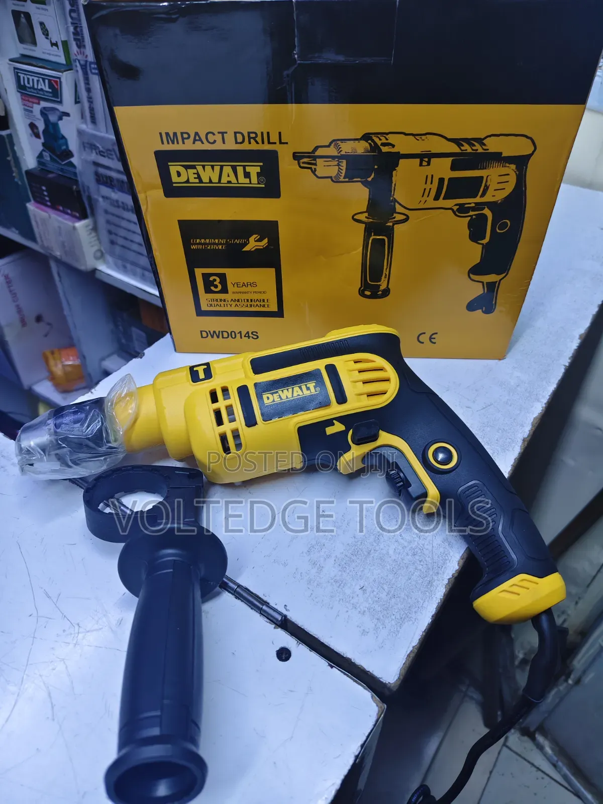 DeWalt 700W Impact Drill