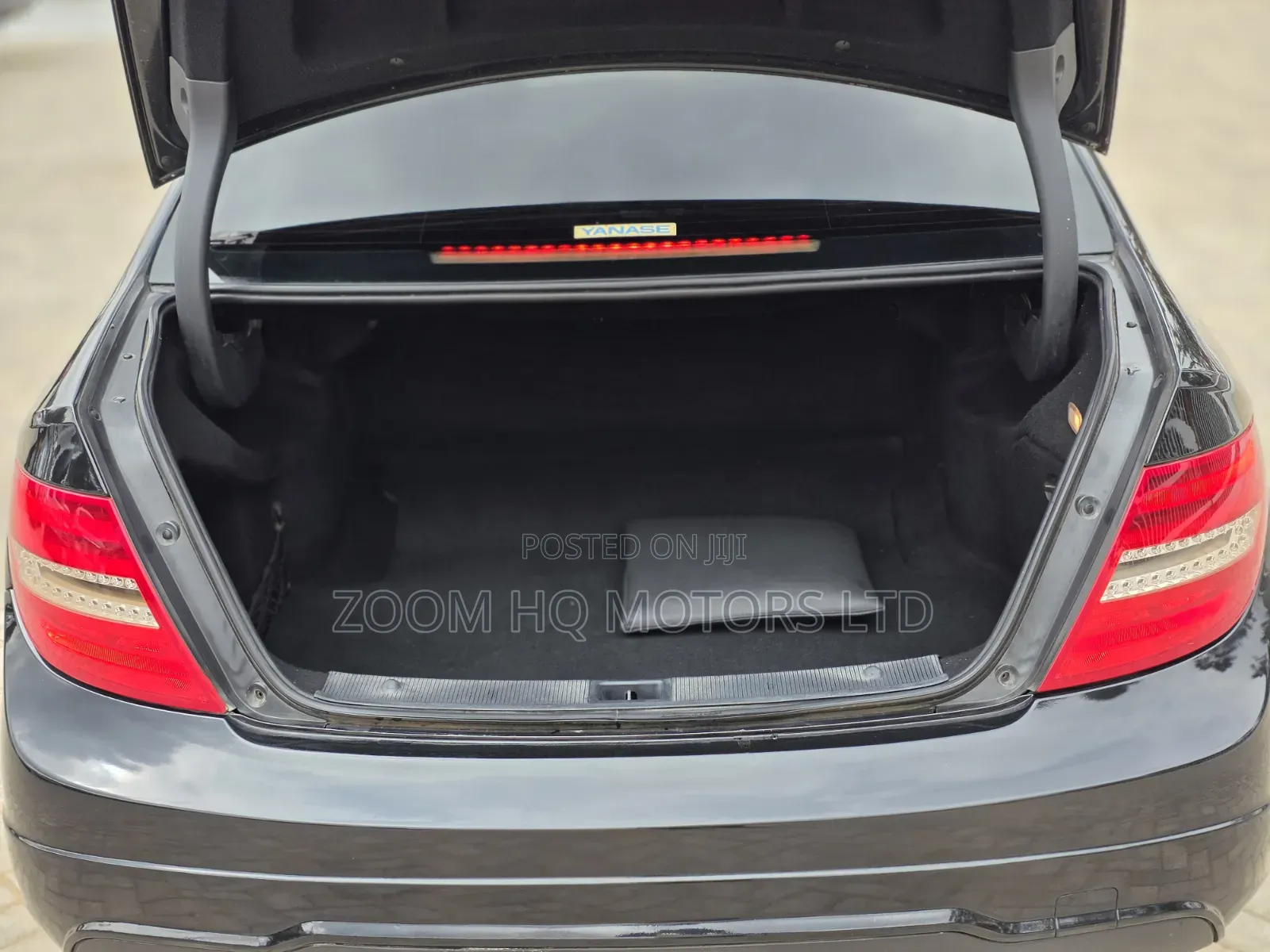 Mercedes-Benz C200 2012 Black