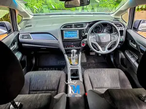 Honda Shuttle 1.5 G 2WD 2019 Silver
