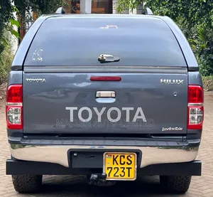 Toyota Hilux 2012 Gray