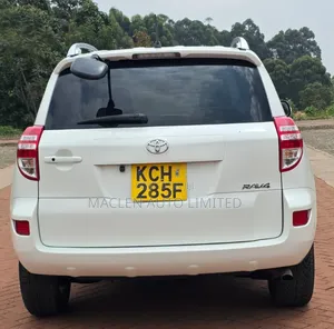 Toyota RAV4 2011 White