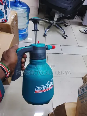 TOTAL 2.0L Hand Pressure Sprayer.