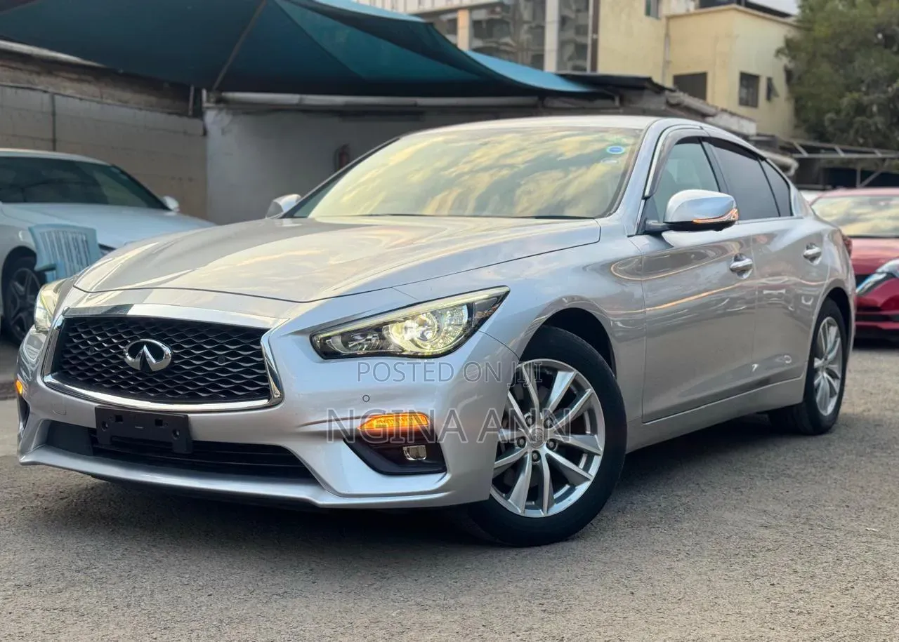 Nissan Skyline 2019 Silver