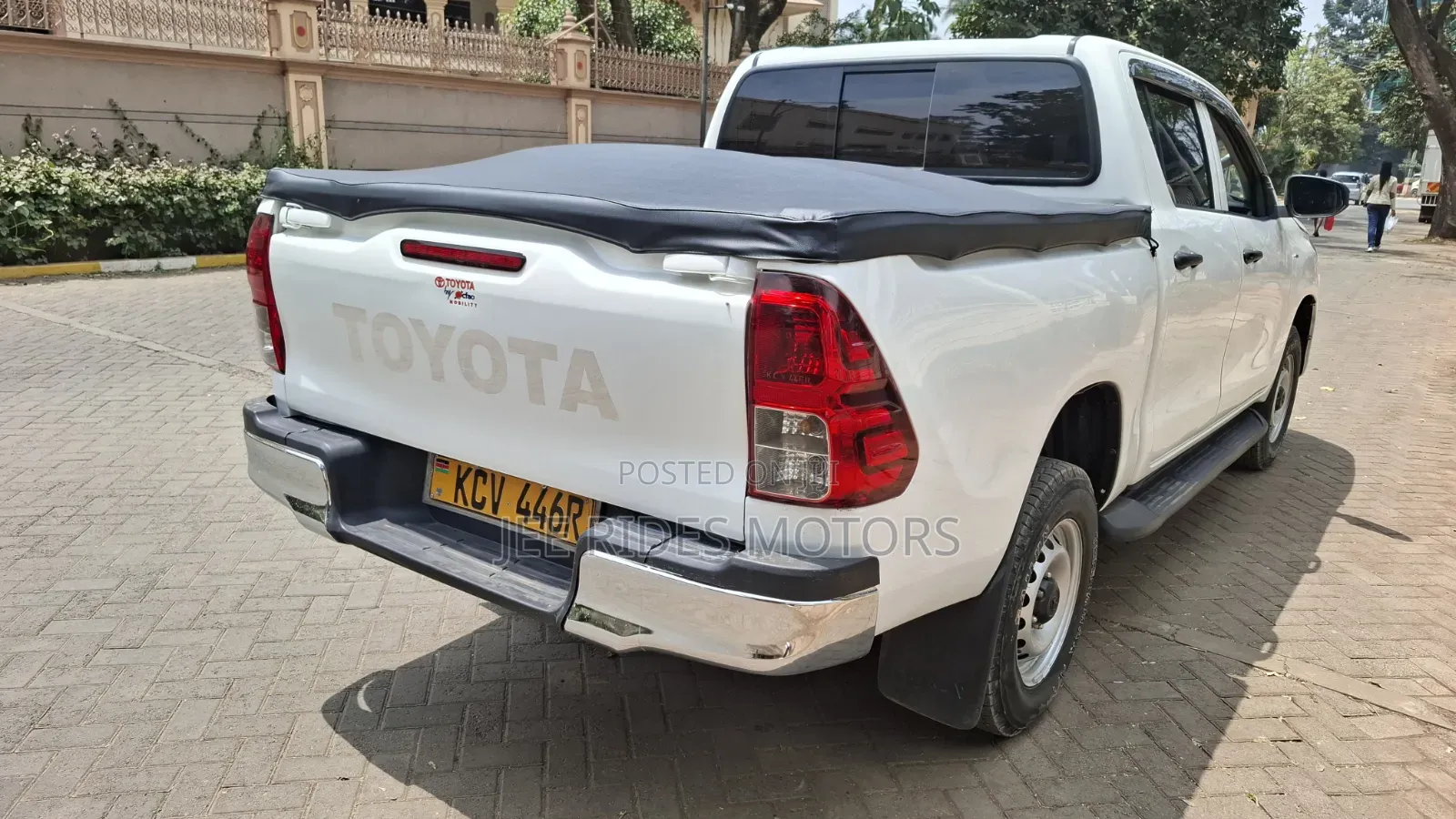 Toyota Hilux 2021 White