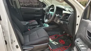 Toyota Hilux 2021 White