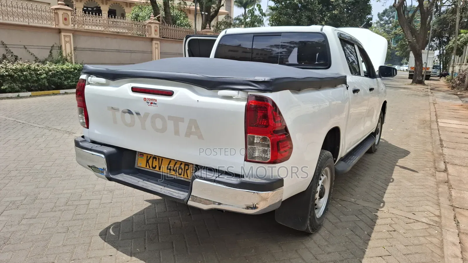 Toyota Hilux 2021 White