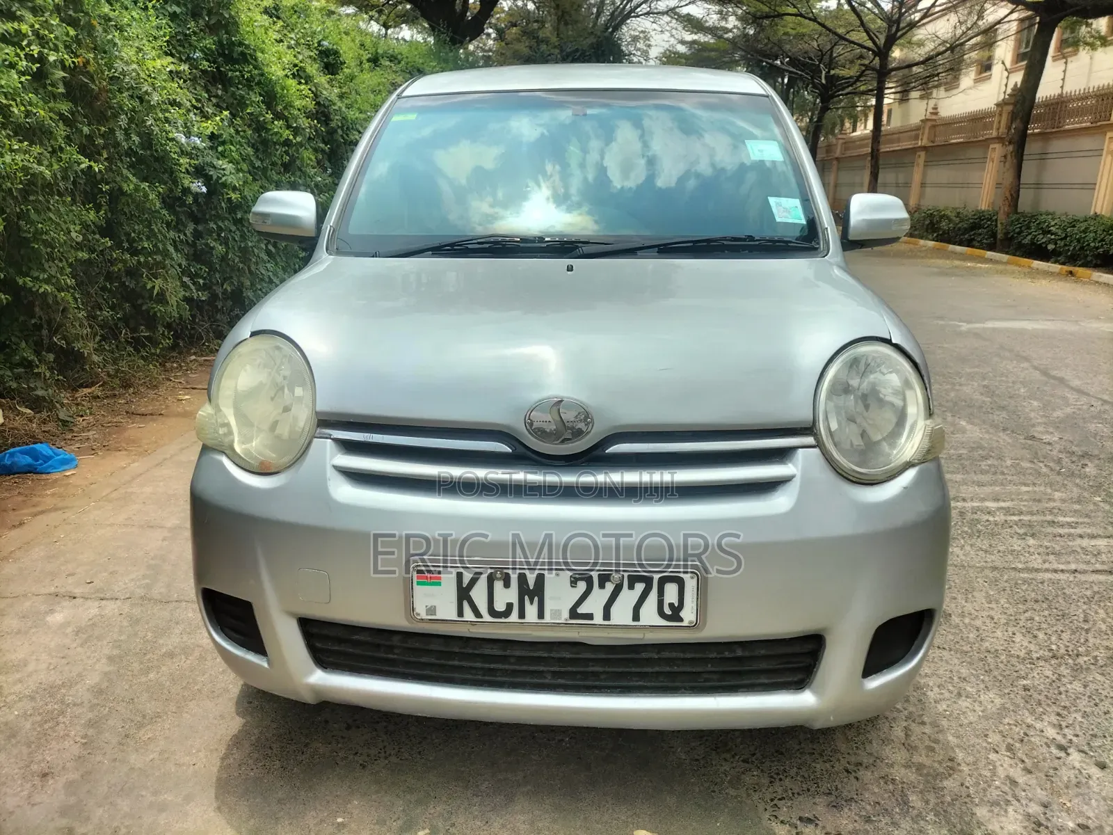 Toyota Sienta 2010 Silver