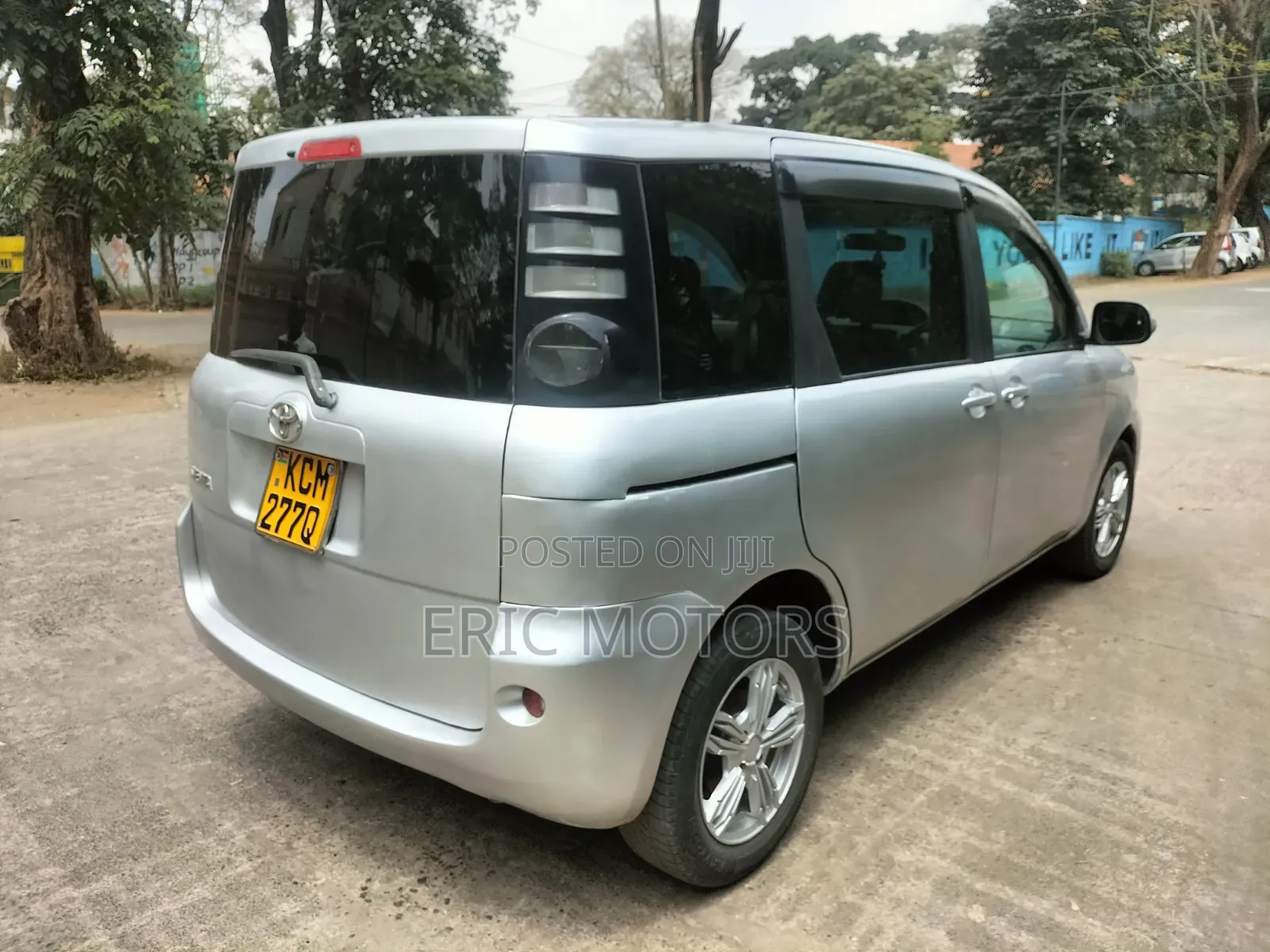 Toyota Sienta 2010 Silver