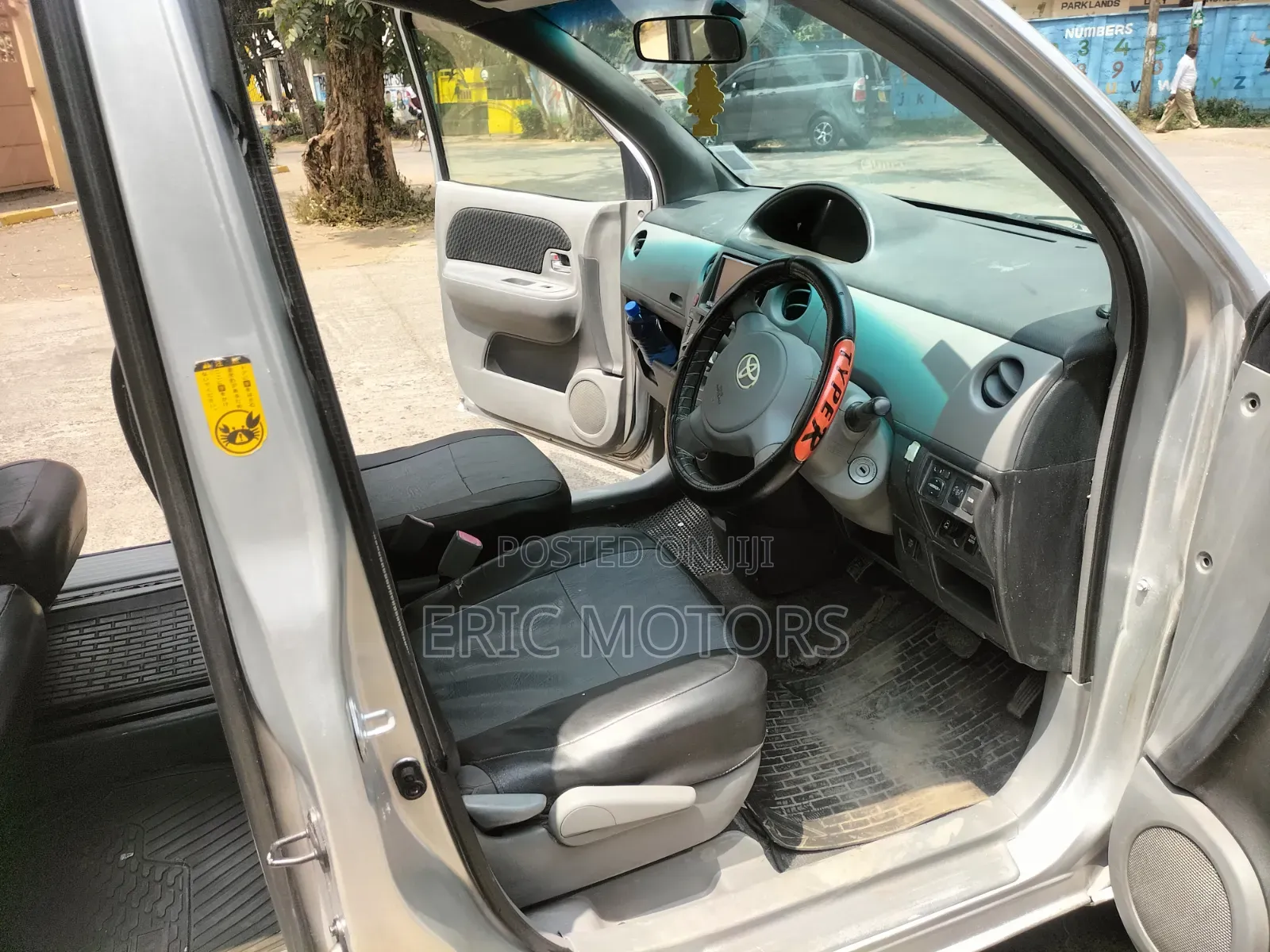 Toyota Sienta 2010 Silver