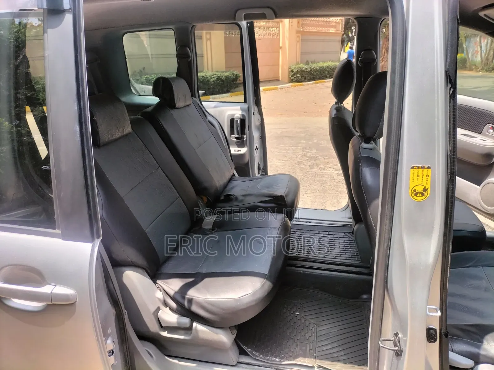 Toyota Sienta 2010 Silver