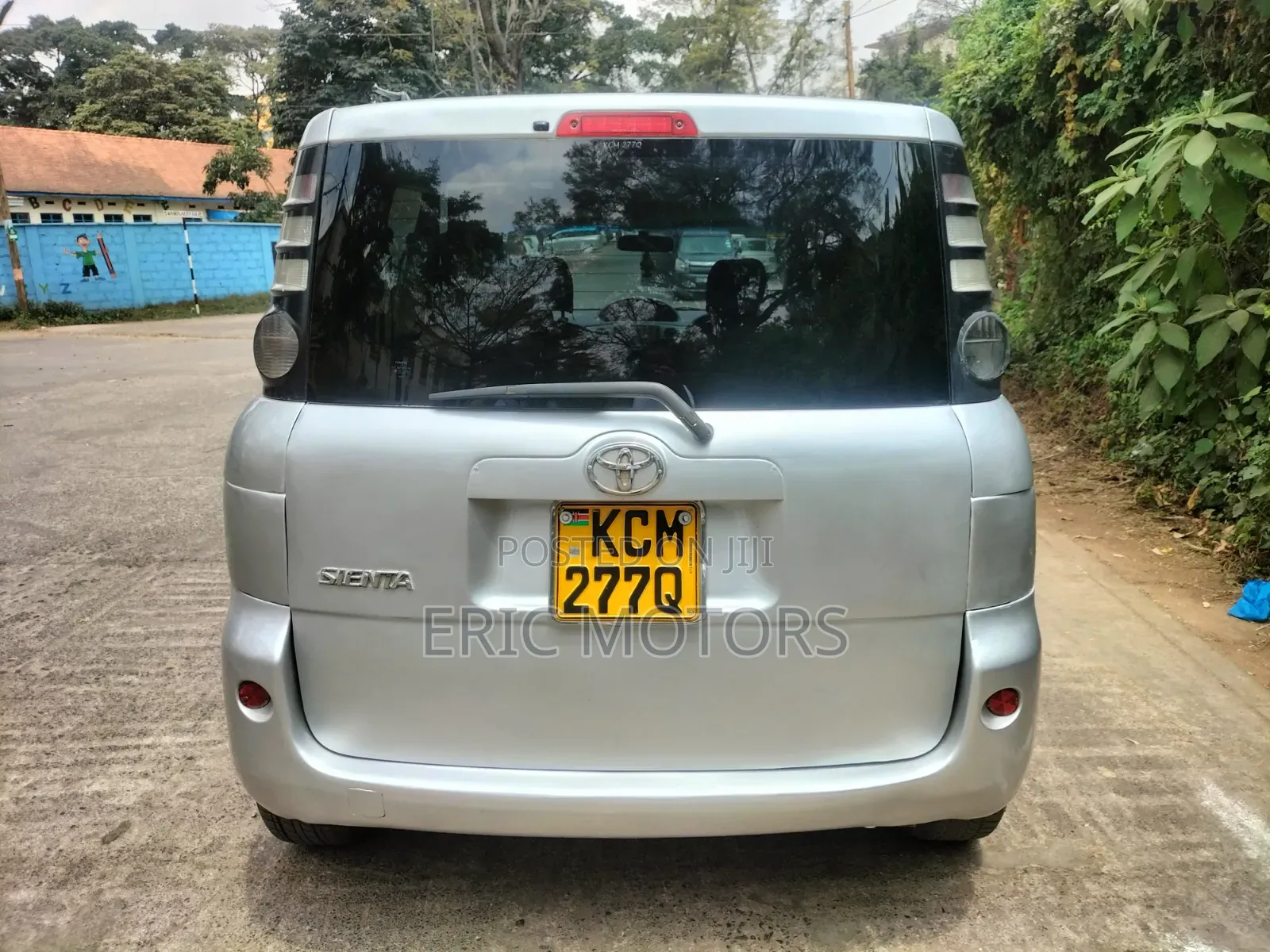 Toyota Sienta 2010 Silver
