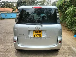 Toyota Sienta 2010 Silver