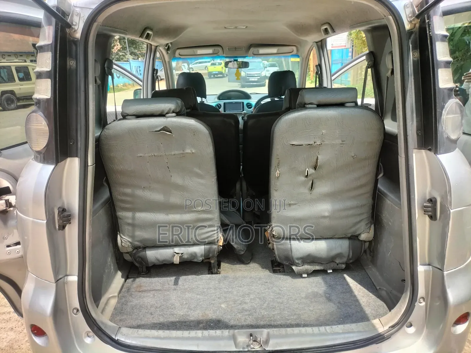 Toyota Sienta 2010 Silver