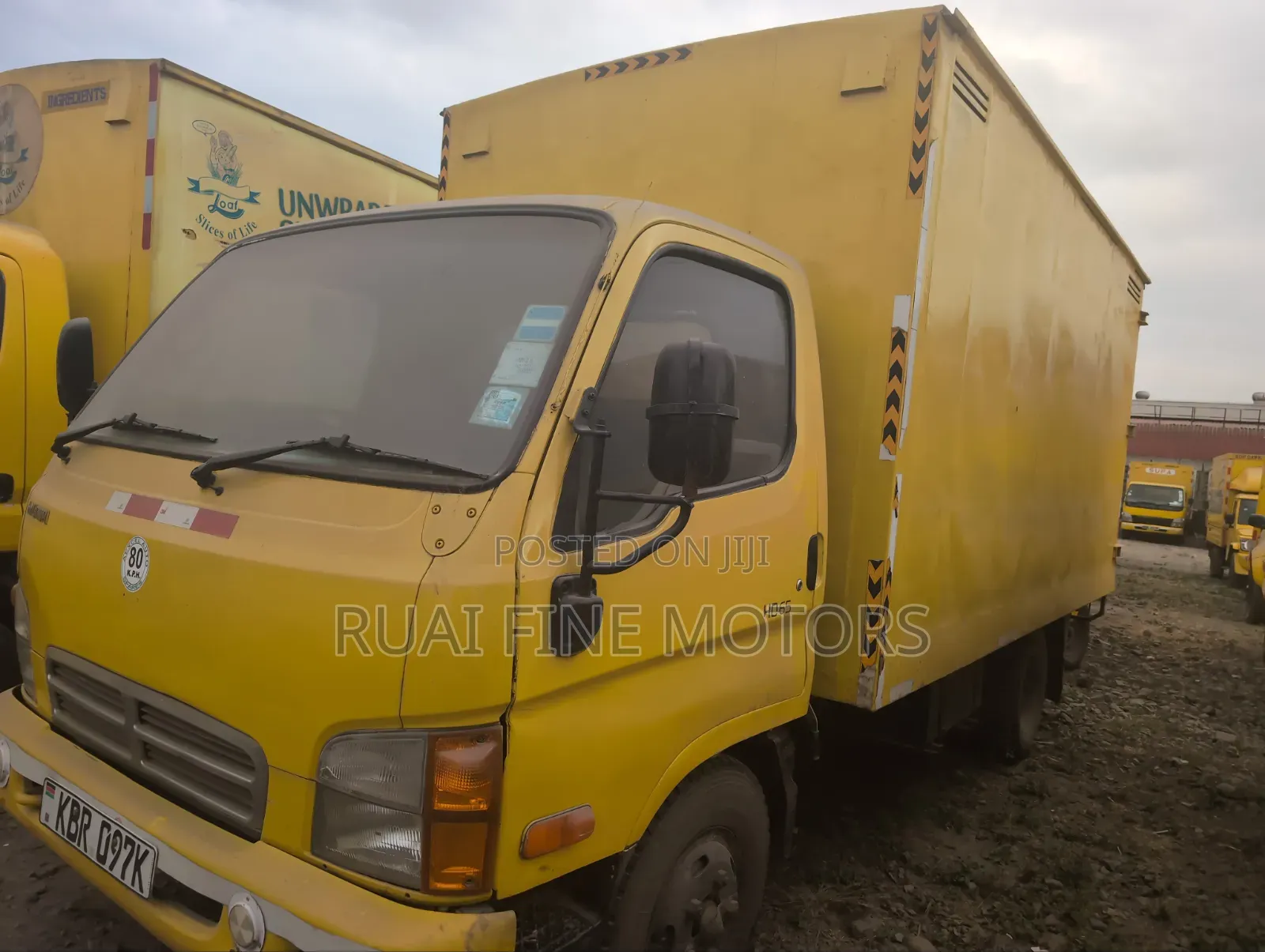 Hyundai H1 2011 Yellow