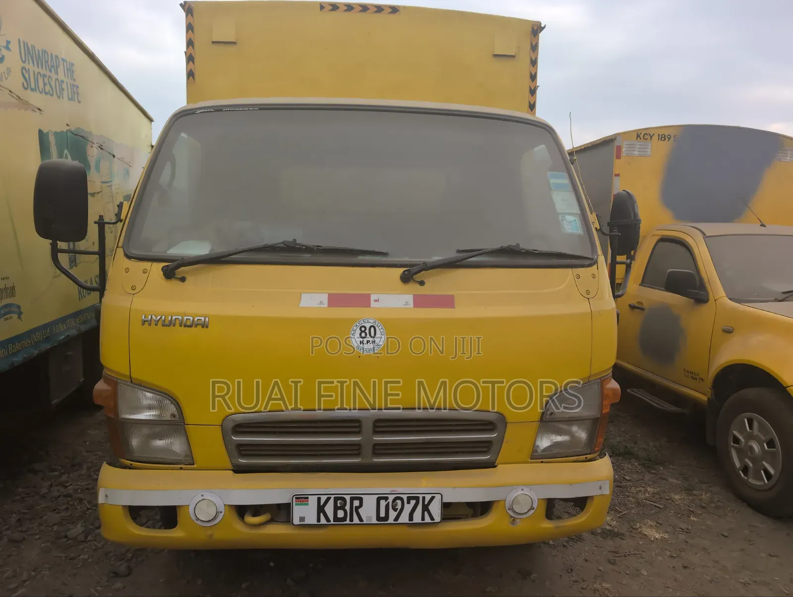 Hyundai H1 2011 Yellow