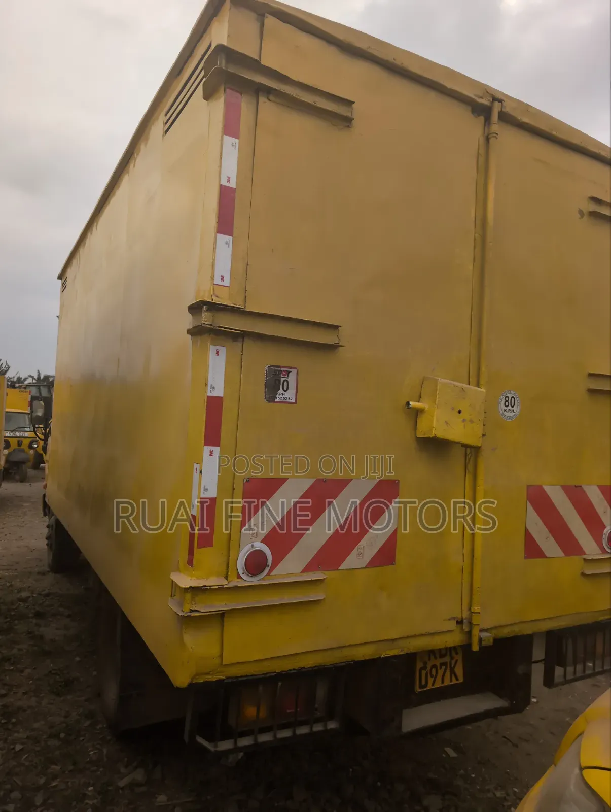 Hyundai H1 2011 Yellow