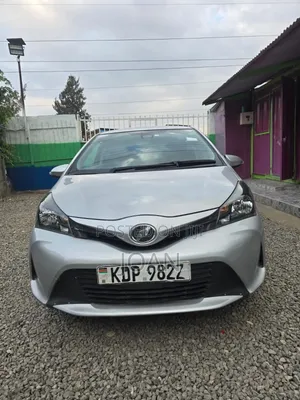 Toyota Vitz 2016 Silver