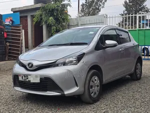 Toyota Vitz 2016 Silver