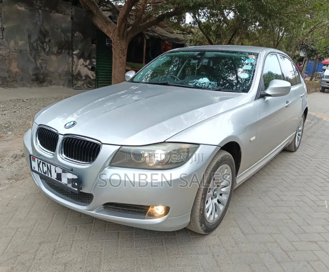 BMW 320i 2011 Silver