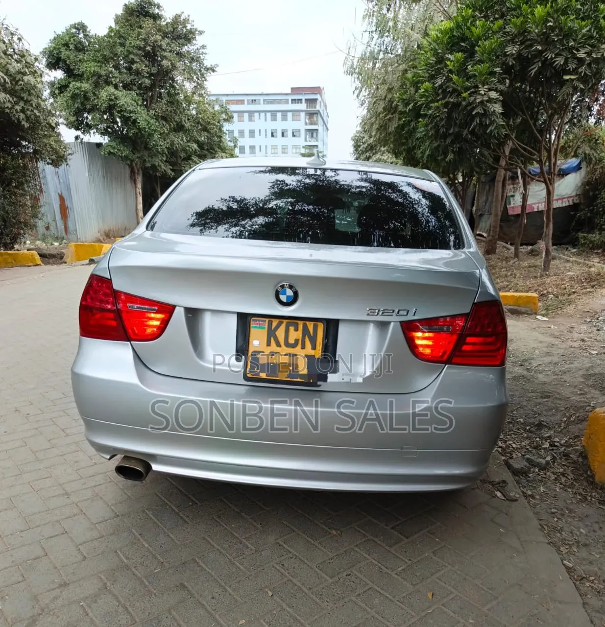 BMW 320i 2011 Silver