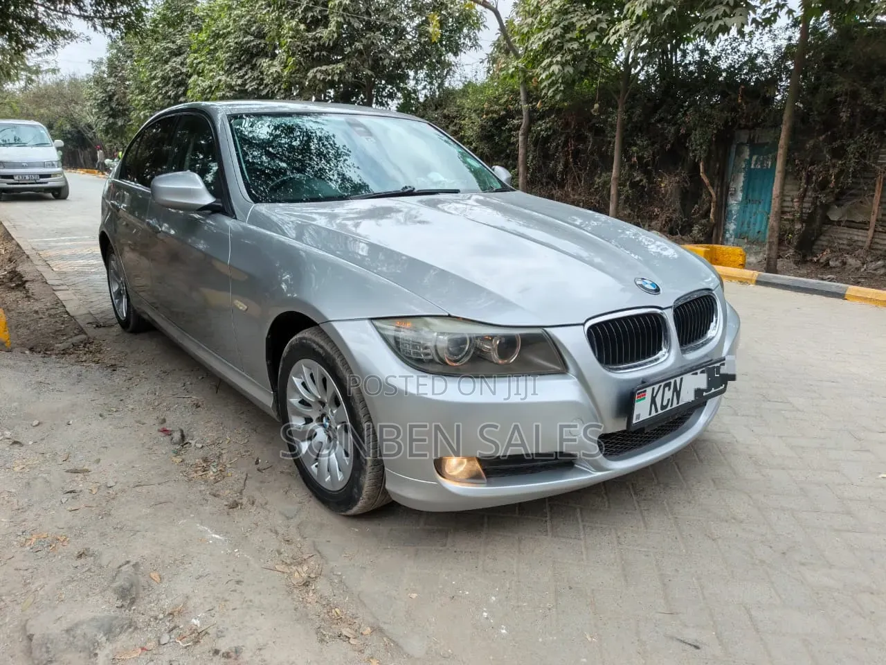 BMW 320i 2011 Silver