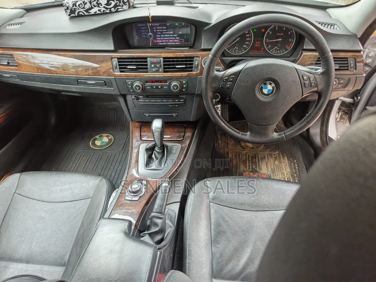 BMW 320i 2011 Silver