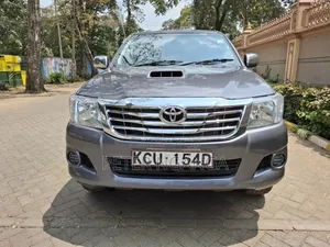 Toyota Hilux 2013 Gray