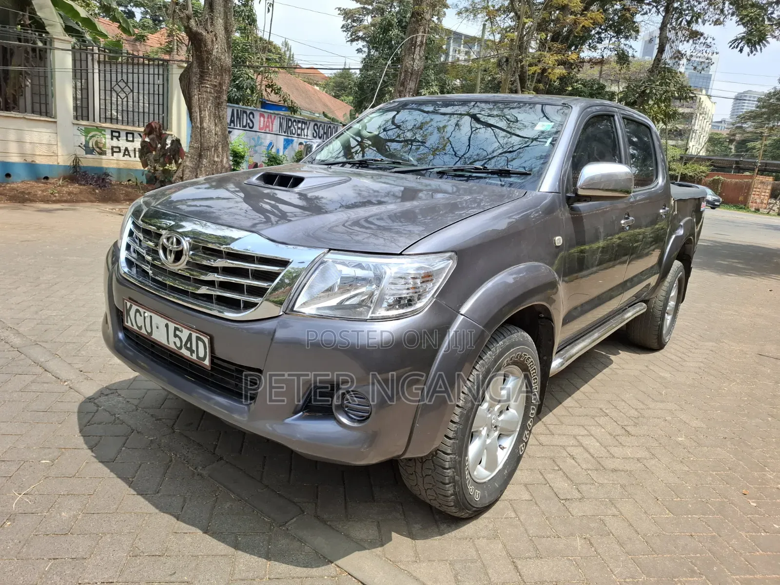 Toyota Hilux 2013 Gray