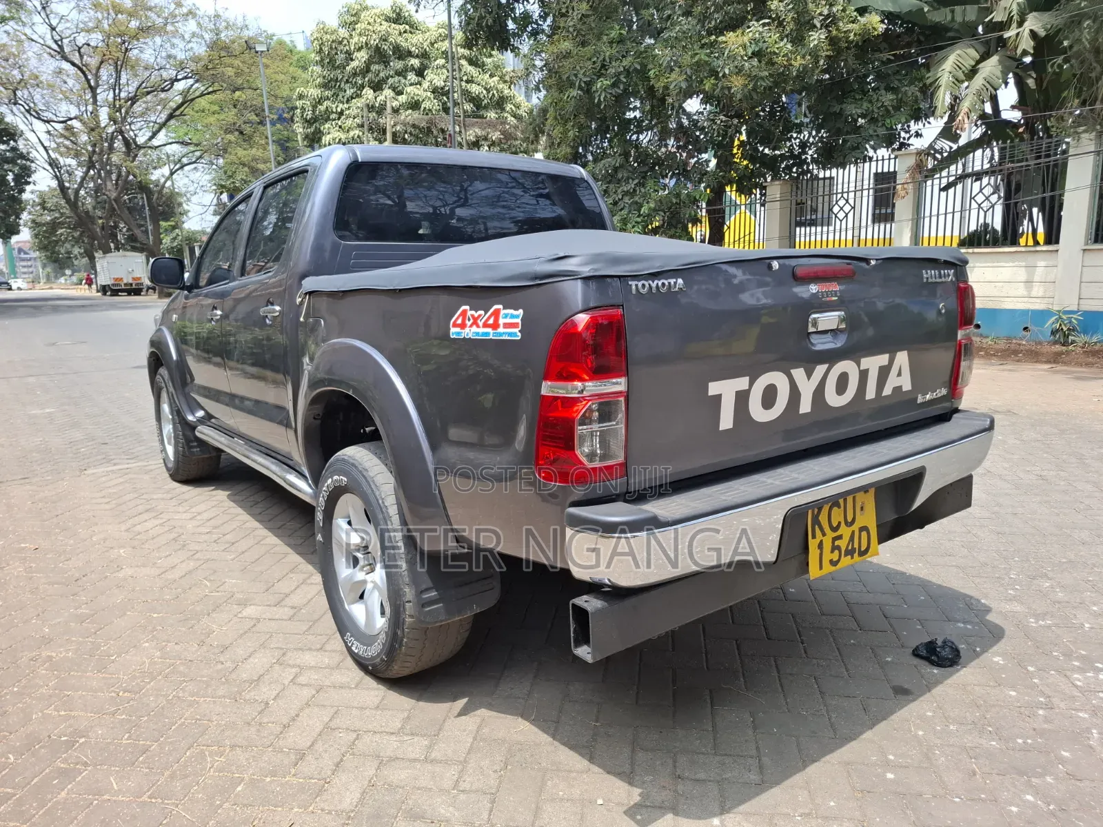Toyota Hilux 2013 Gray