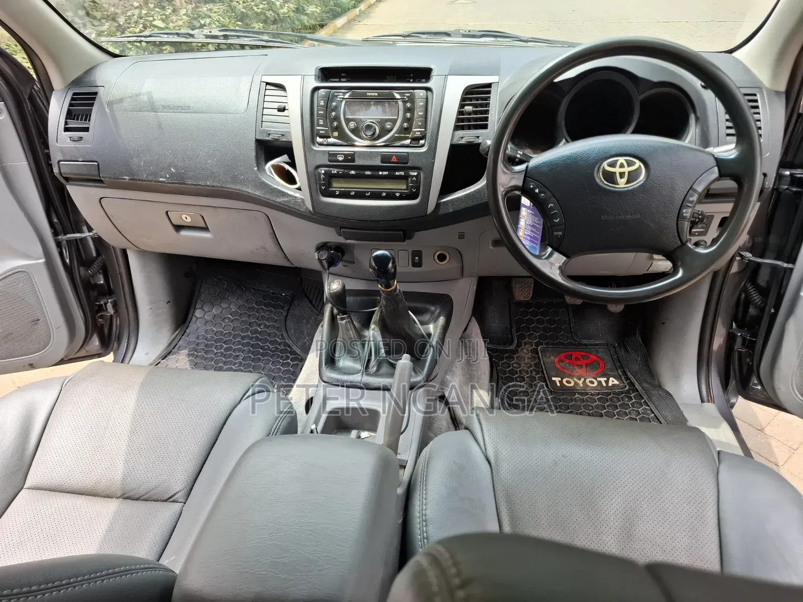 Toyota Hilux 2013 Gray