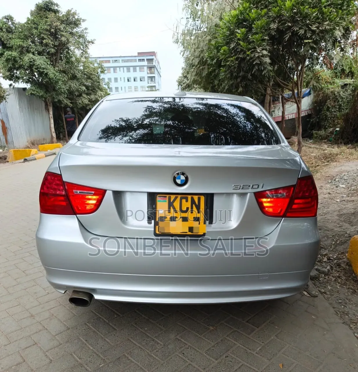 BMW 320i 2011 Silver