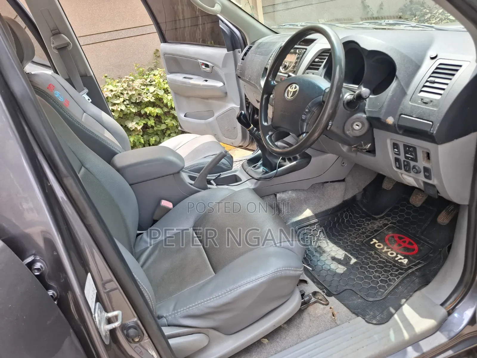 Toyota Hilux 2013 Gray