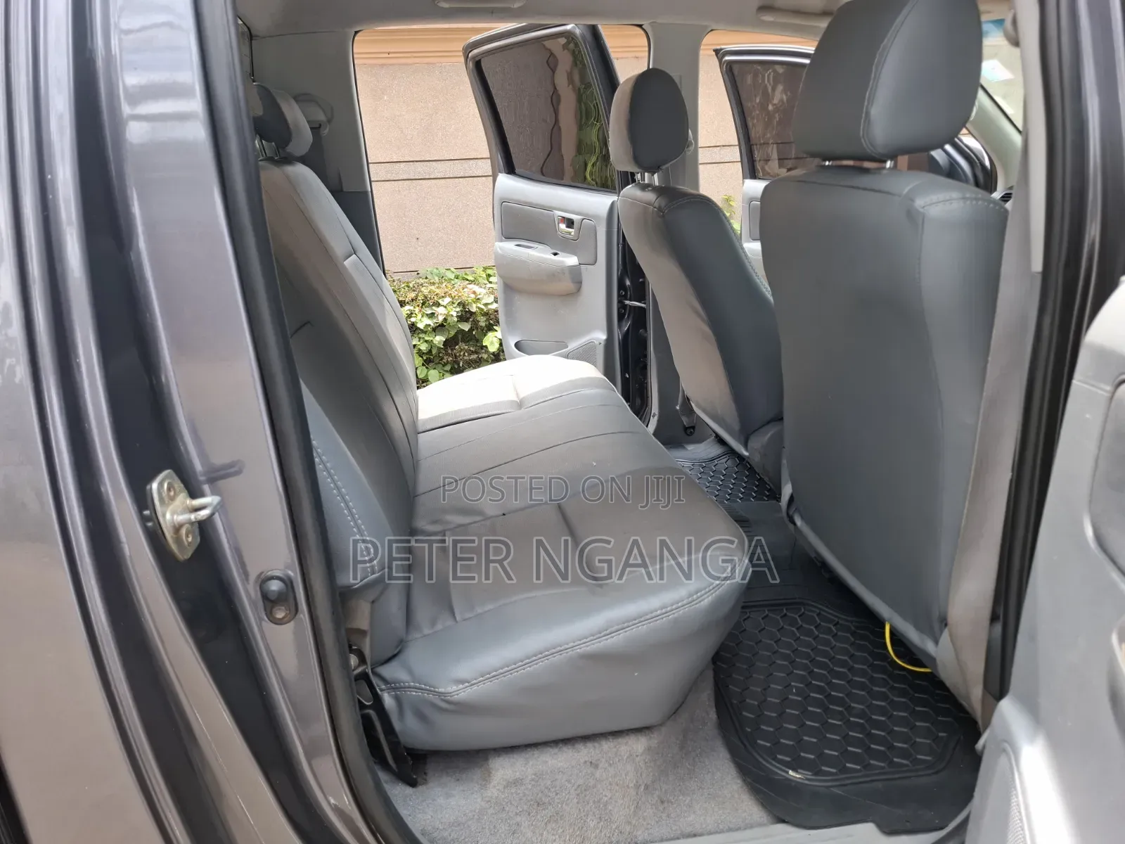 Toyota Hilux 2013 Gray
