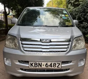 Toyota Noah 2002 Silver
