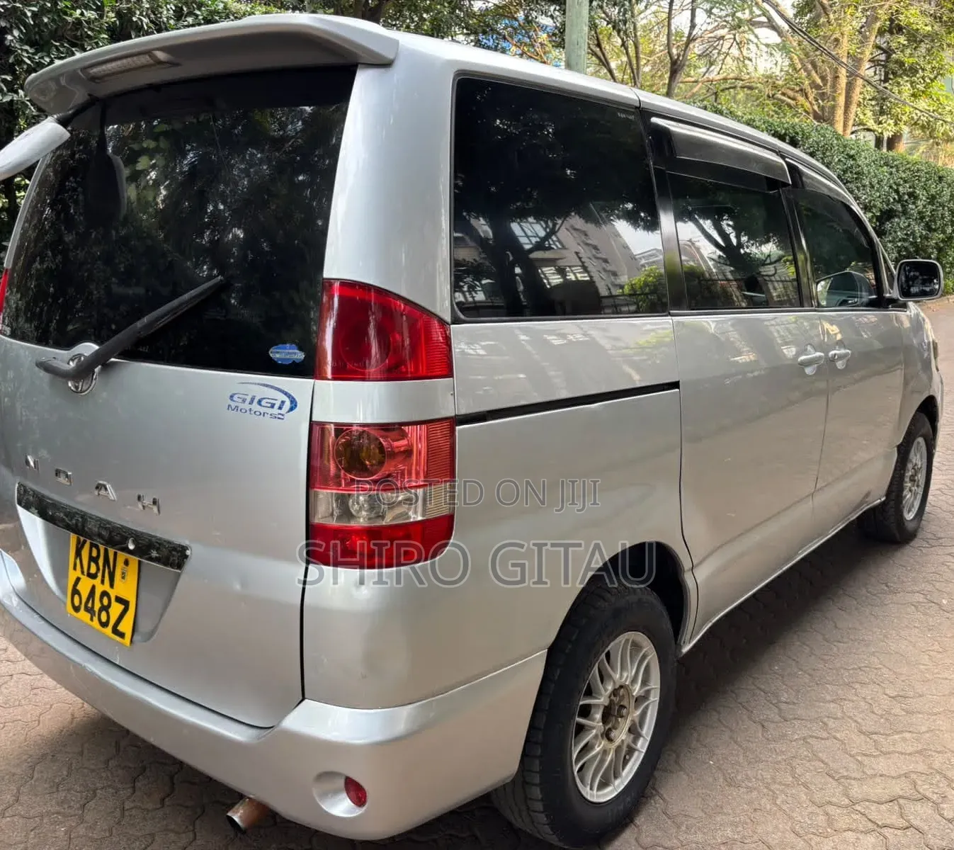 Toyota Noah 2002 Silver