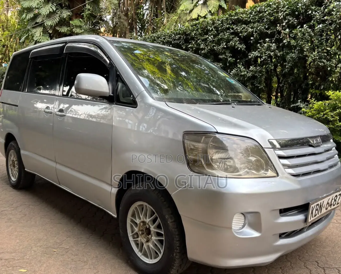 Toyota Noah 2002 Silver