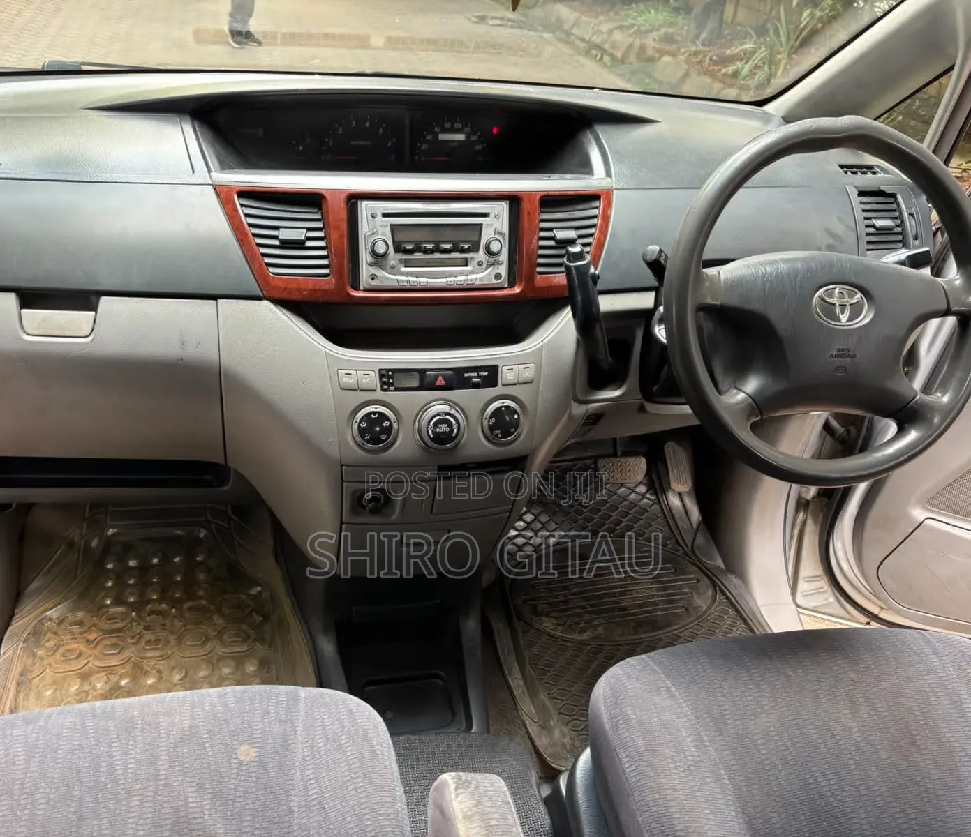 Toyota Noah 2002 Silver