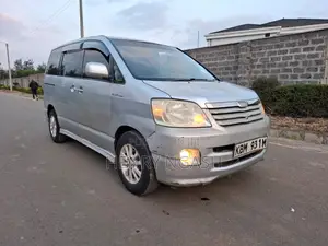 Toyota Noah 2003 Silver