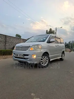Toyota Noah 2003 Silver