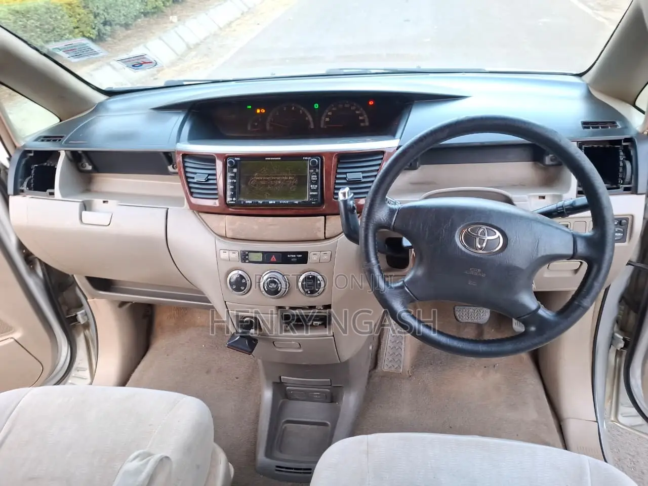 Toyota Noah 2003 Silver
