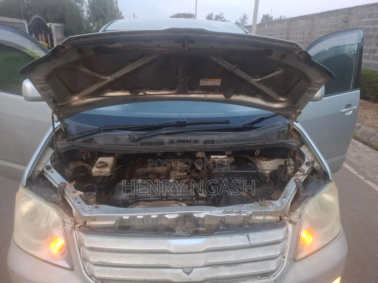 Toyota Noah 2003 Silver