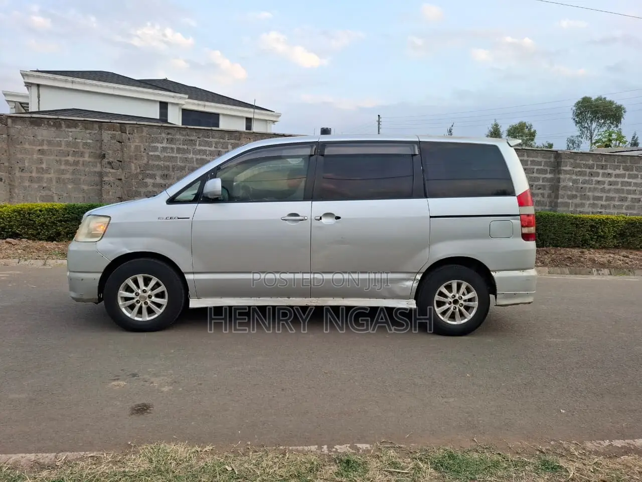Toyota Noah 2003 Silver