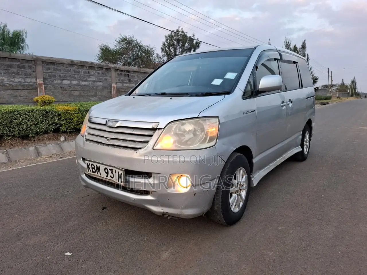 Toyota Noah 2003 Silver